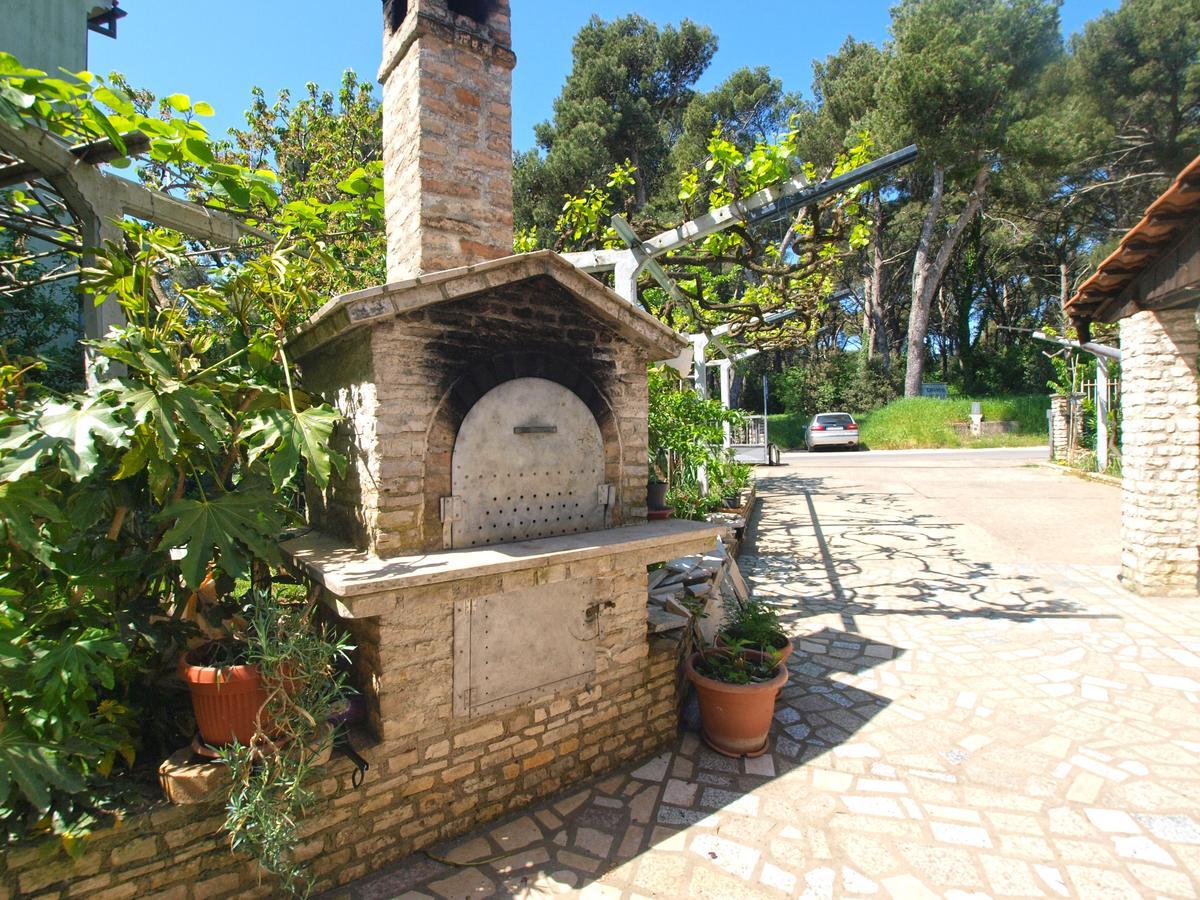 Apartments Pula 1618 Exterior photo