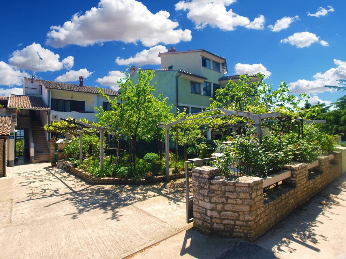 Apartments Pula 1618 Exterior photo