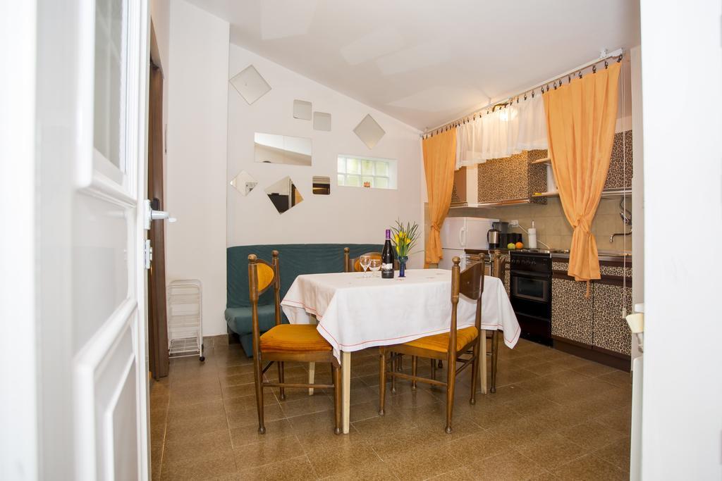 Apartments Pula 1618 Exterior photo