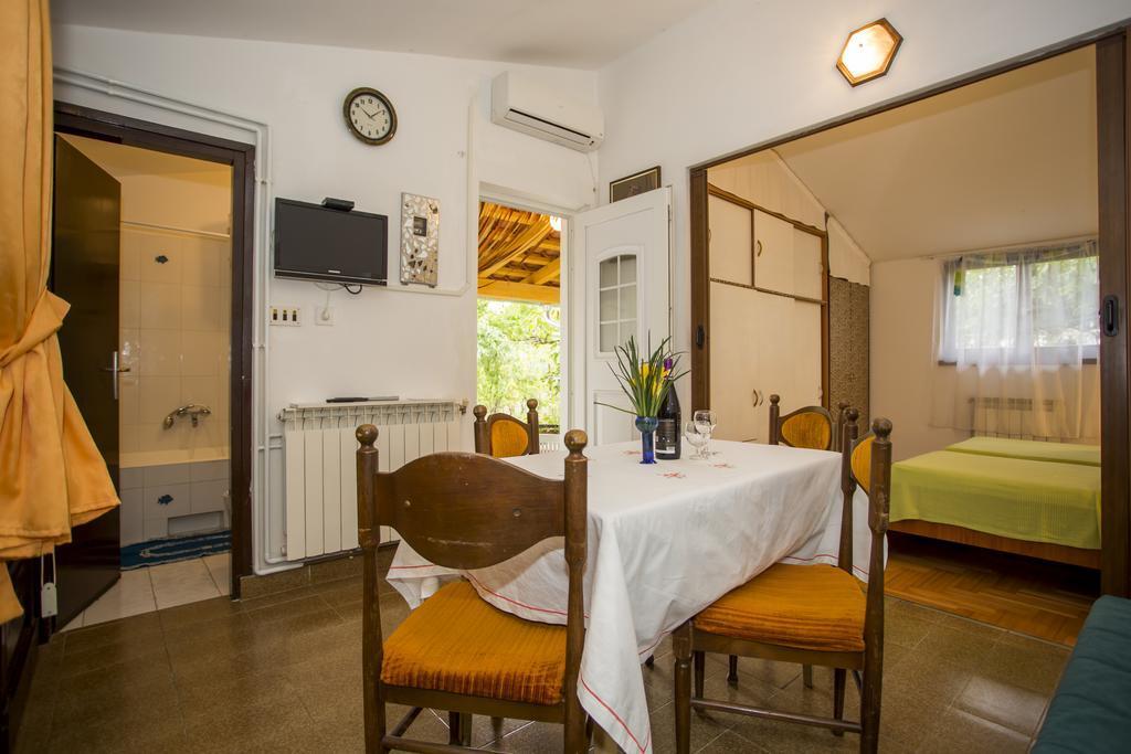 Apartments Pula 1618 Exterior photo