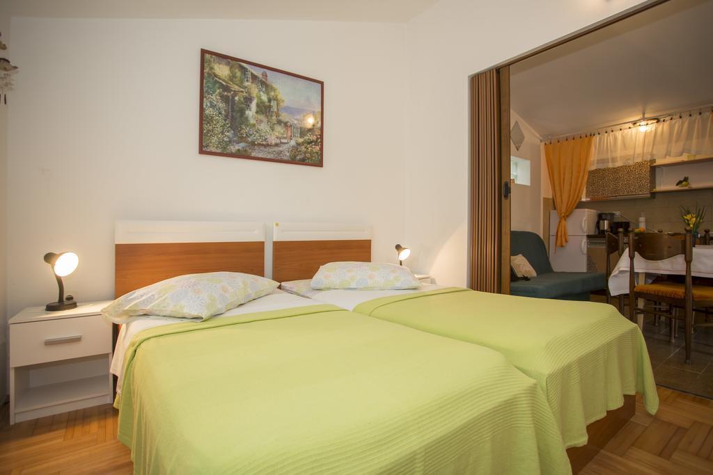 Apartments Pula 1618 Exterior photo