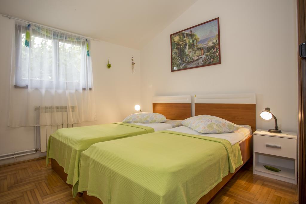 Apartments Pula 1618 Exterior photo